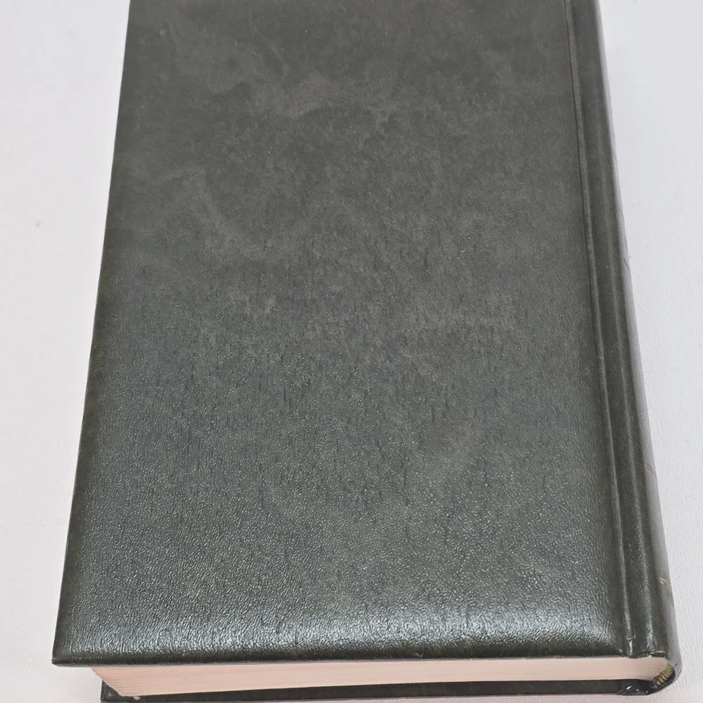 The‎ Living Bible Paraphrased Tyndale Hardcover